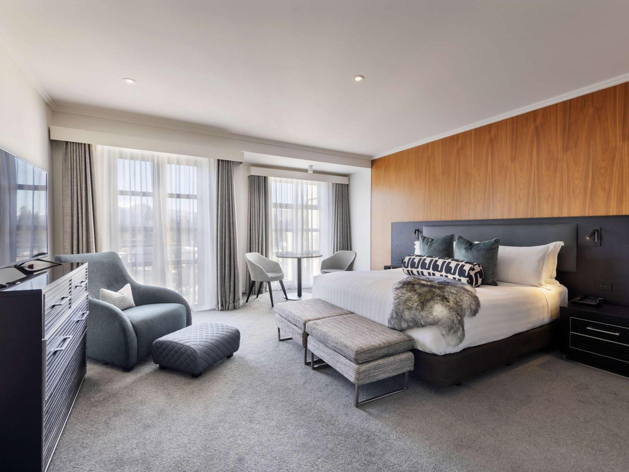 Sofitel Queenstown Hotel & Spa Exterior photo